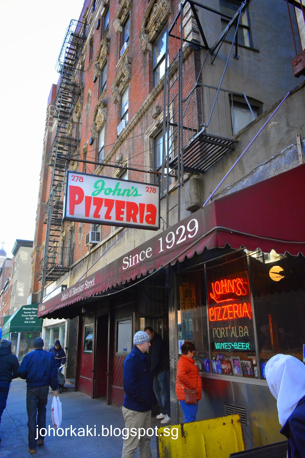 John's Pizzeria of Bleecker Street, NYC New York Tony Johor Kaki