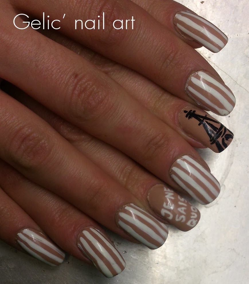 Gelic' nail art Paris Eiffel Tower nail art for France