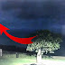 Estación de policía Australiana captan en video una extraña luz OVNI emergiendo de una tormenta eléctrica.