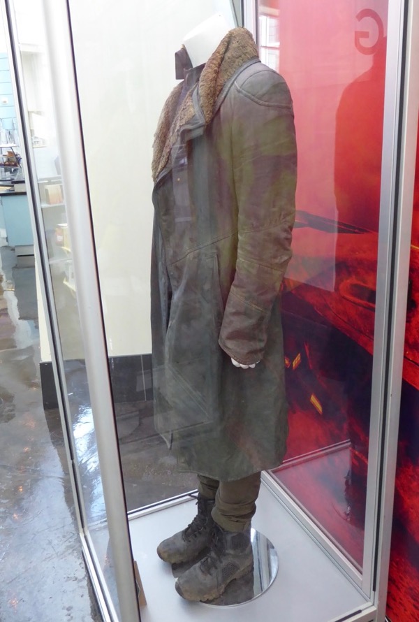 Hollywood Movie Costumes and Props Blade Runner 2049 movie costumes on
