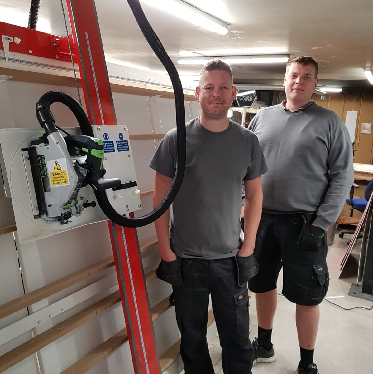 SIGNMAKER CHOOSES OPTIMUM WALL SAW Vertical Panel Saws