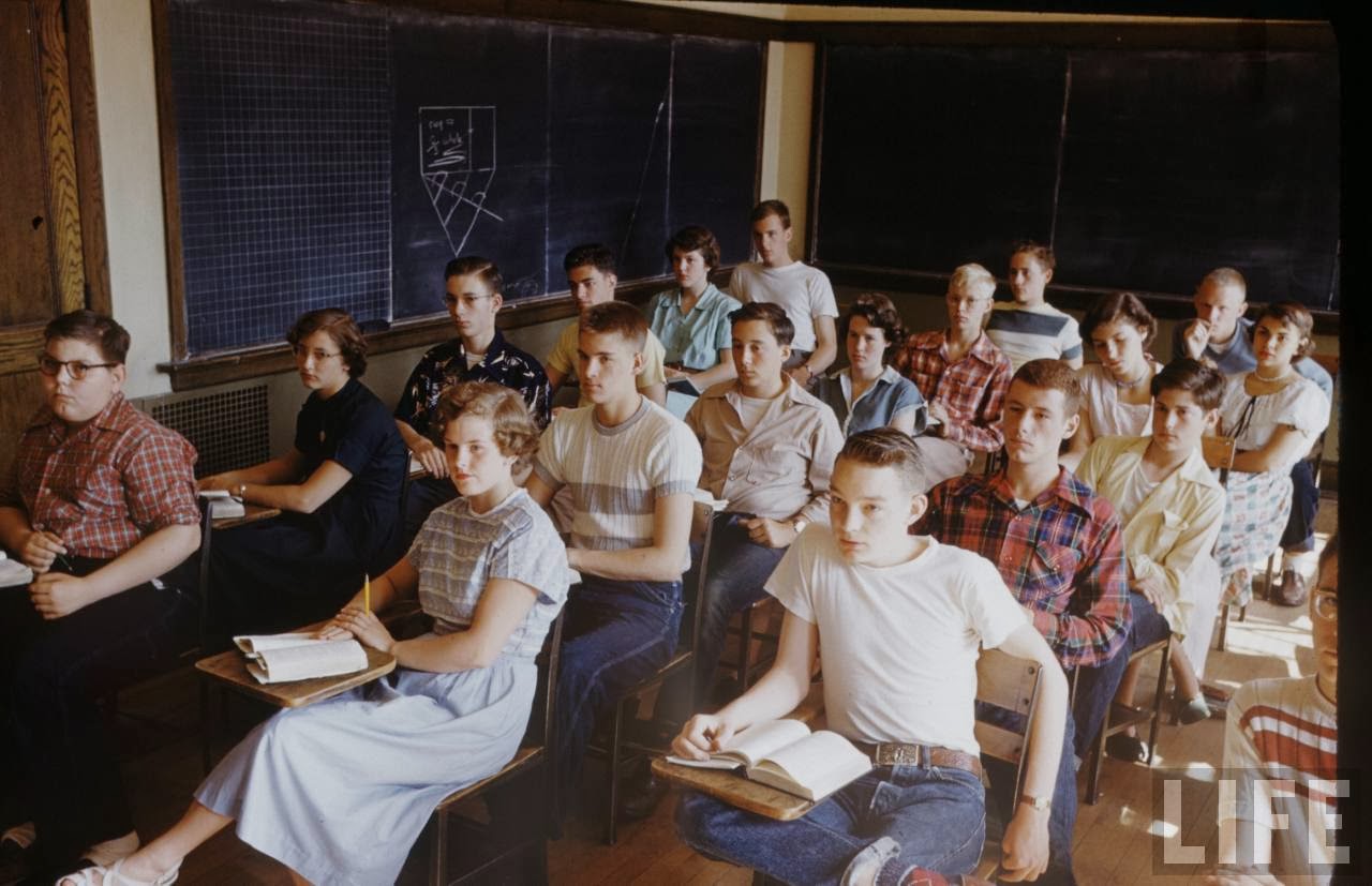 Interesting Color Photographs Capture Daily Life of Students at New Trier High School in 1950