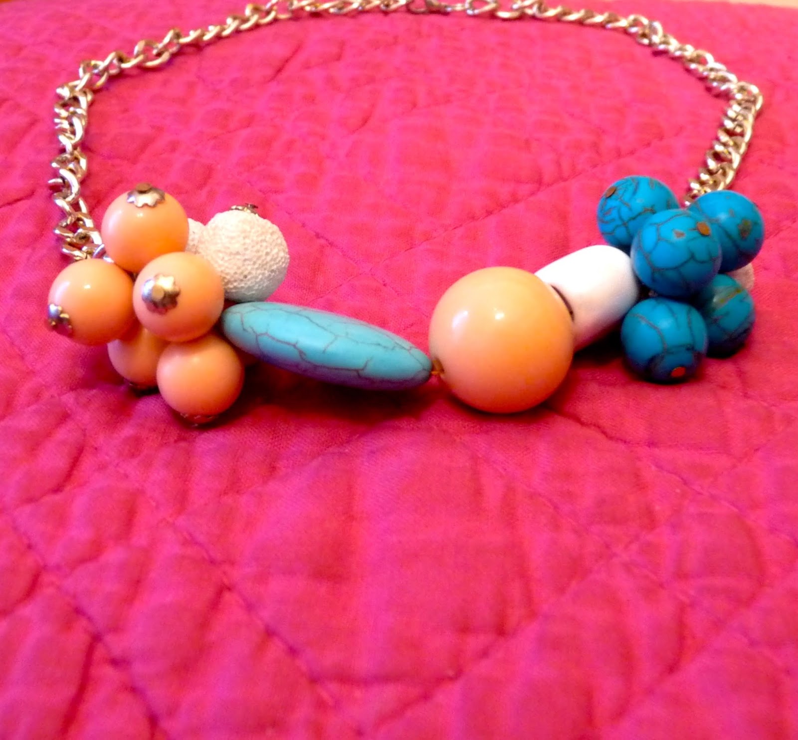 LatxaChic Collar de Piedras de colores