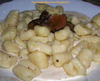 gnocchi con crema di parmigiano e tartufo