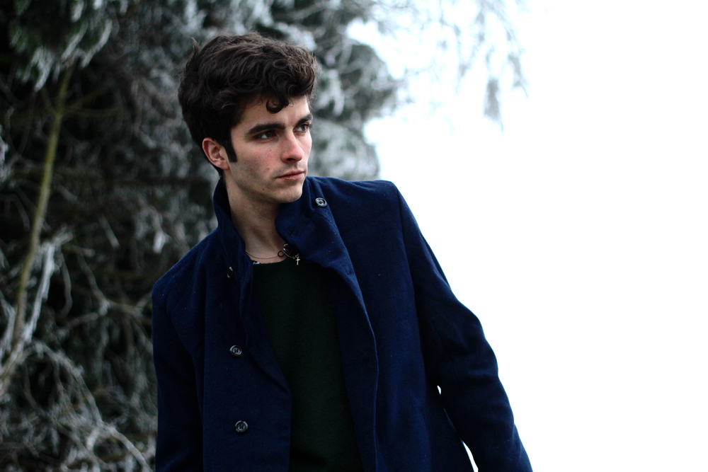 BLOG-MODE-HOMME-pull-cachemire-vert-american-vintage-churchs-leyton-chaussures-cuir-grine-cardigan-paysage-hiver-style-preppy-campagne-francais-dandy-jeune - 1 (1)