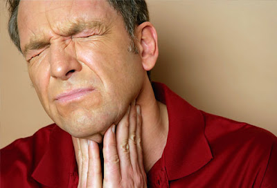 Ursachen und effektivste Behandlung von Halsschmerzen und Übelkeit