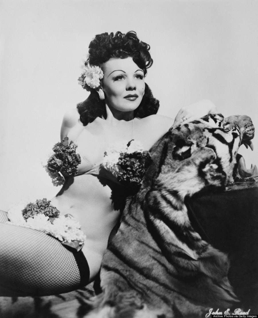 24 Amazing Photographs Of Burlesque Dancers In The 1950s Vintage News Daily