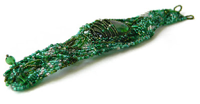 Зеленый фриформ-браслет со стеклянной галькой