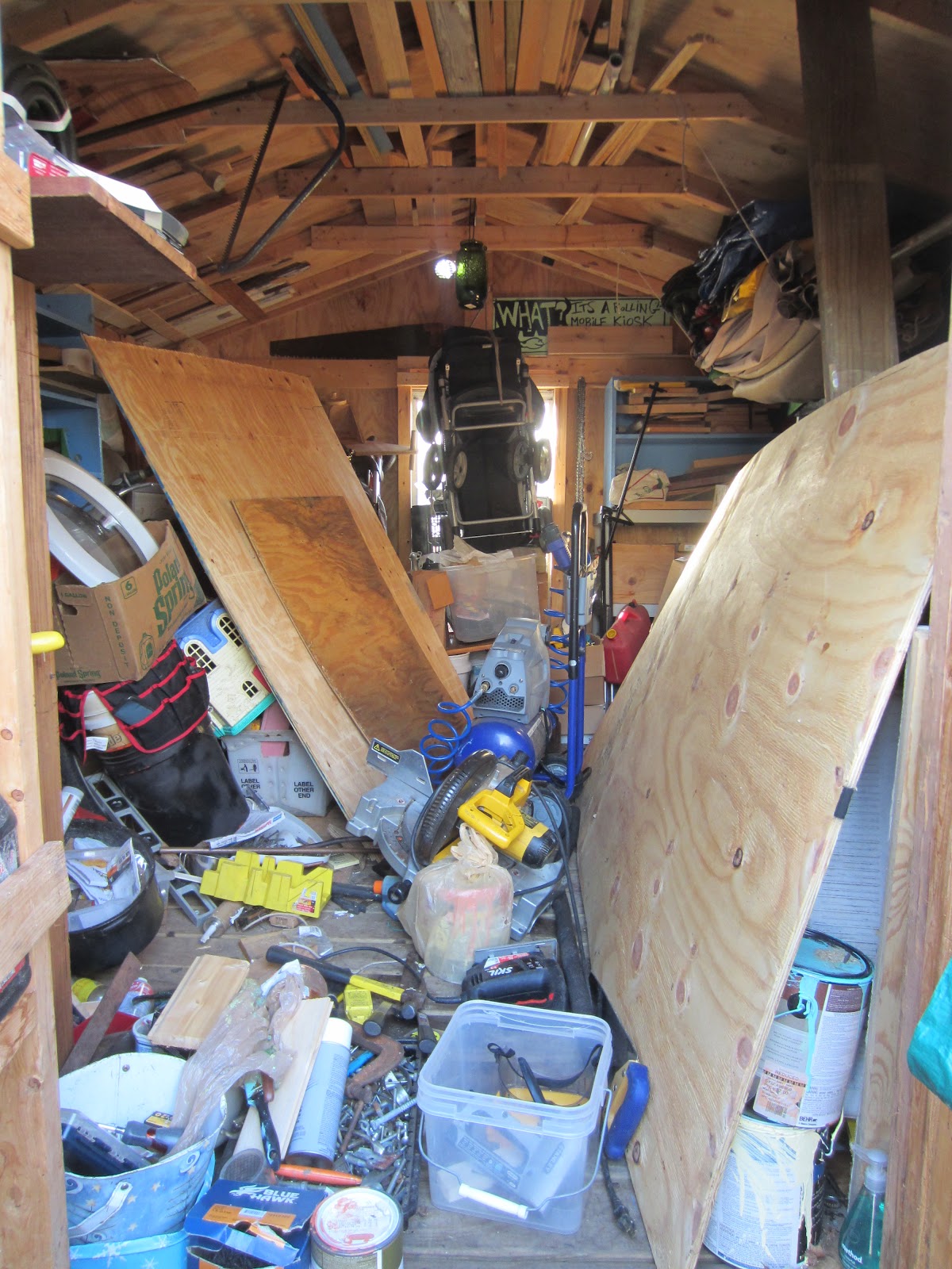 Relaxshacks.com: Deek's Shed Of Doom! My REALLY messy shed 