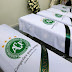 Caixões são cobertos com manto da Chapecoense e com faixa