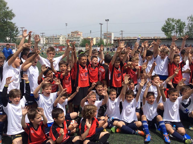 Επίσημη φωτογραφία των μικρών ποδοσφαιριστών