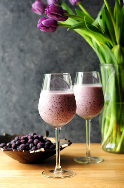 Blueberry With Wine Glasses HD Wallpaper Blueberry With Wine Glasses HD Wallpaper