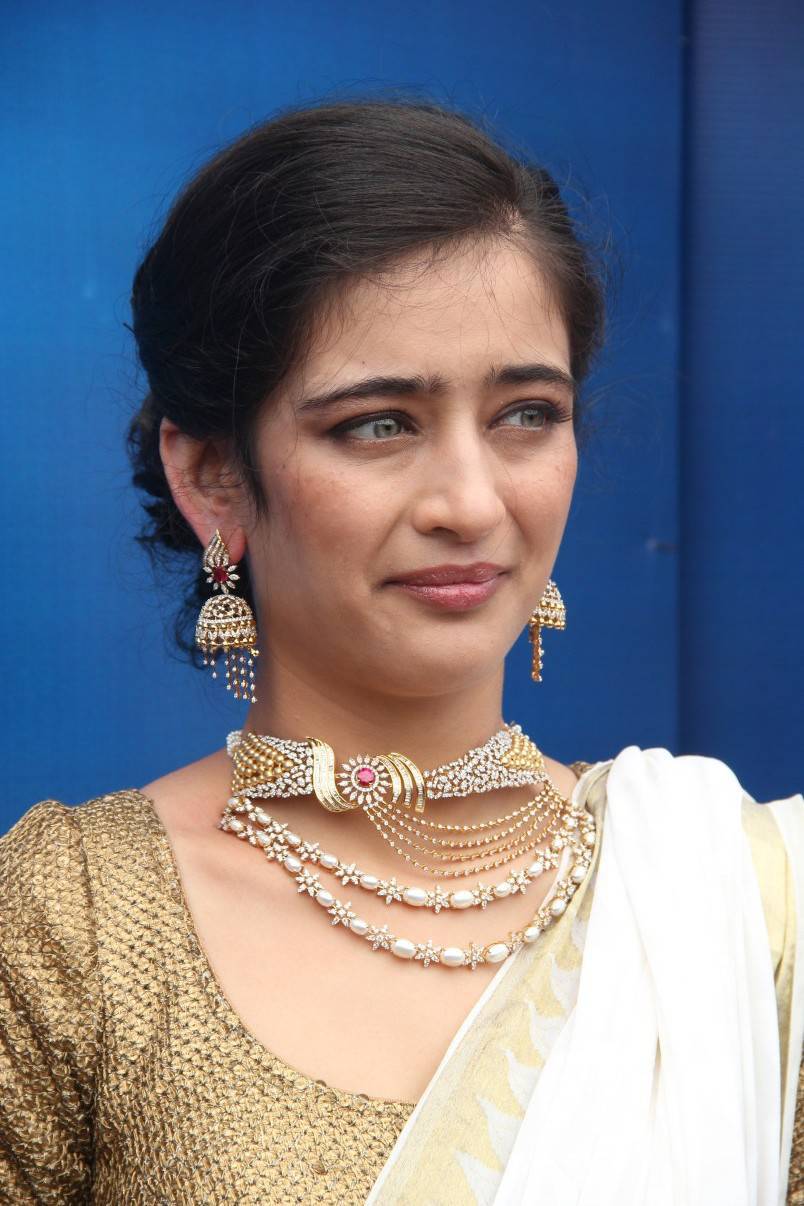 Akshara Haasan hot images|wallpaper|Photos 2016 | Indian Actress Latest