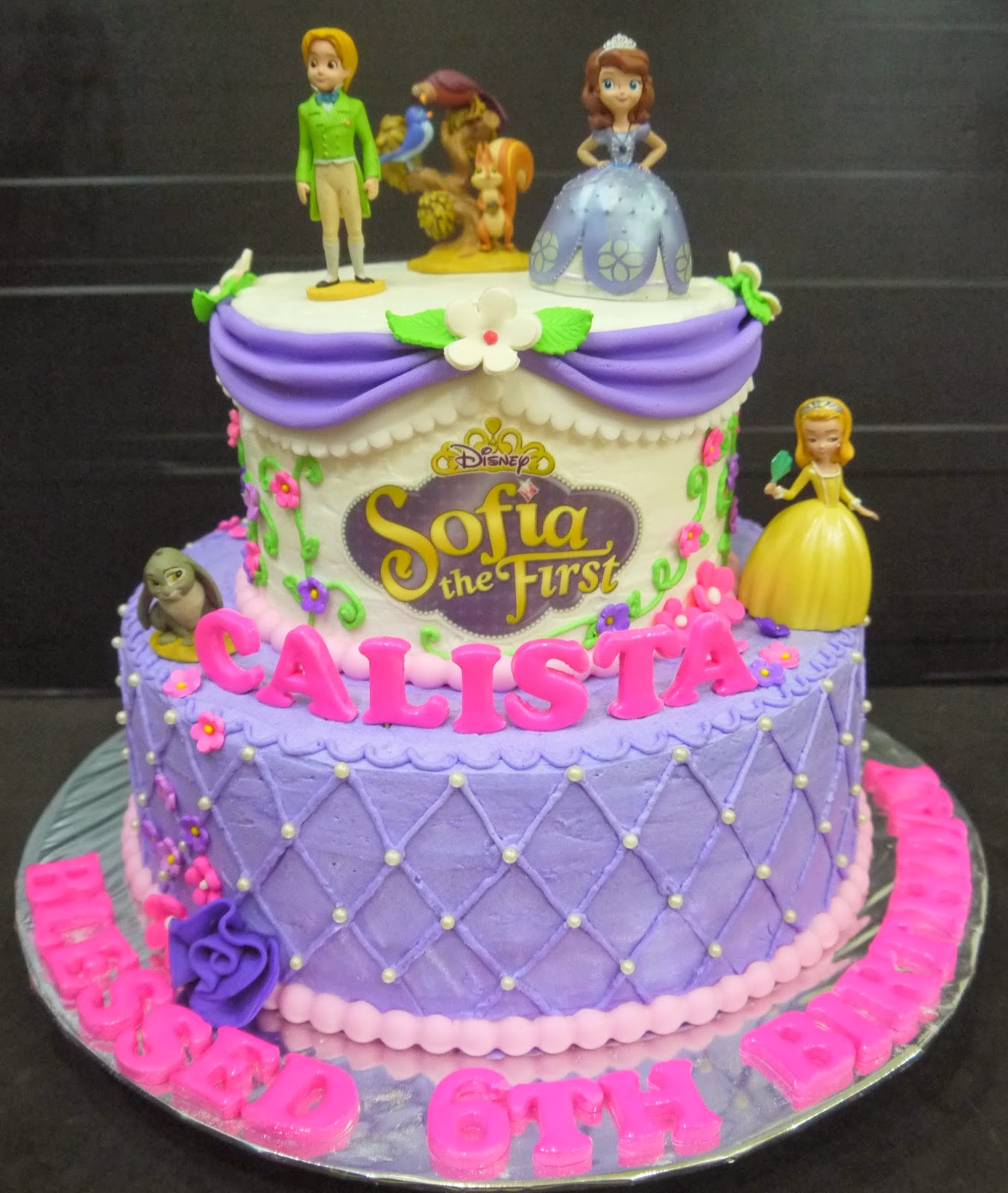 Cupcake Divinity: Calista's Sofia the first cake