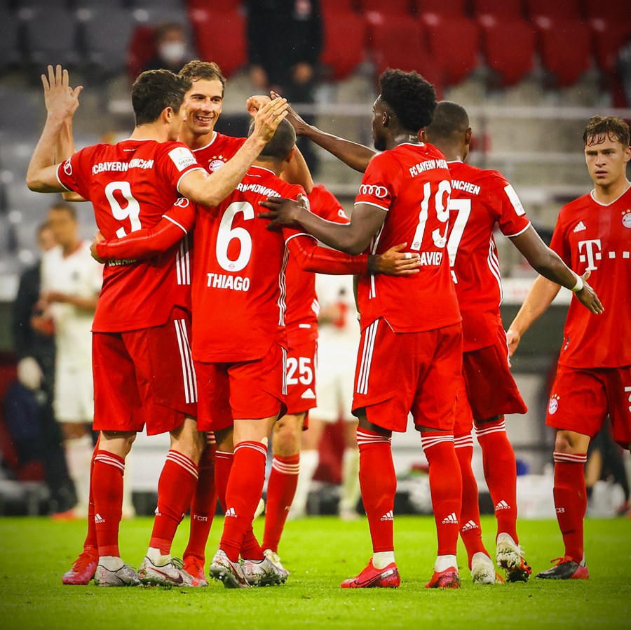 юлиан нагельсманн тренер. германия - бундеслига background. сколько раз бавария. девушка судила матч баварии. крос бавария мюнхен со спины.