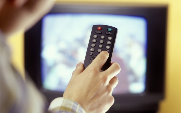 هل يمكن أن تؤدي مشاهدة التلفاز بنهم إلى وفاة الإنسان هل يمكن أن تؤدي مشاهدة التلفاز بنهم إلى وفاة الإنسان