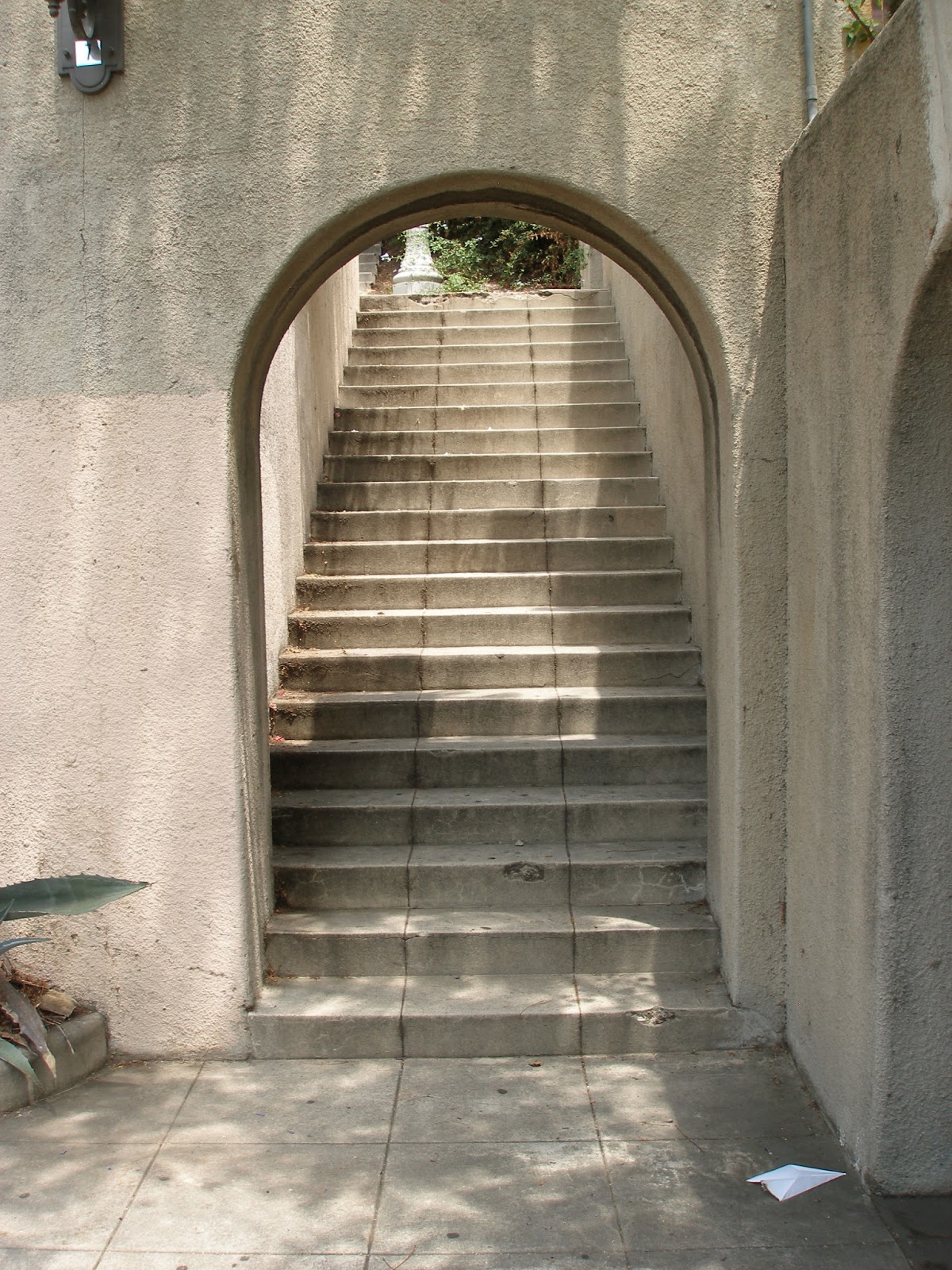 Los Angeles: Climbing the Hidden Stairways: Staircases in Hollywood