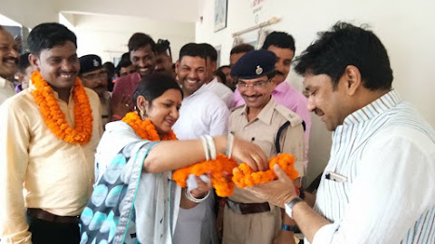 जमुई : एक और बड़ी खबर जीत के बाद मुह मीठा कराया जा रहा है. 