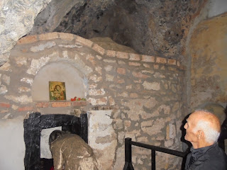 ο σπηλαιώδης ναός της Γέννησης της Θεοτόκου στο μοναστήρι Kalistha της Στρούγγας