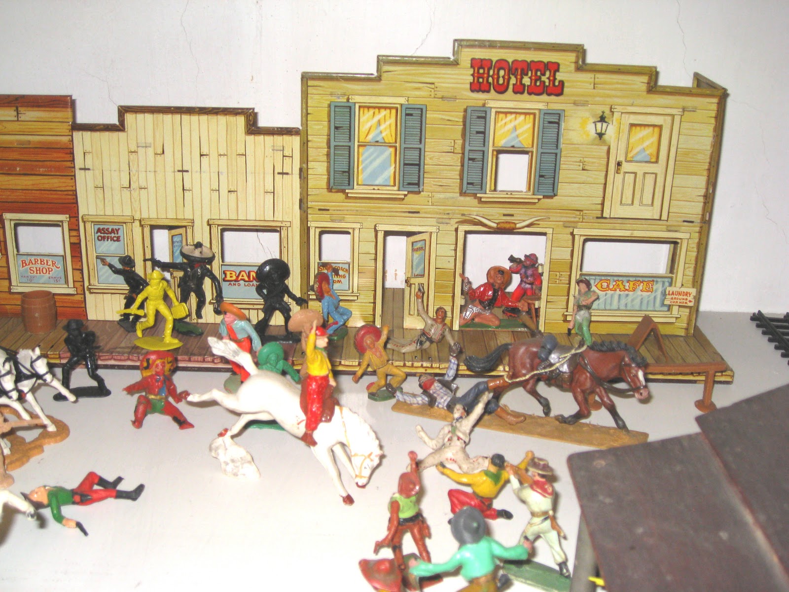 Collecting Toy Soldiers Marx tinplate western town buildings