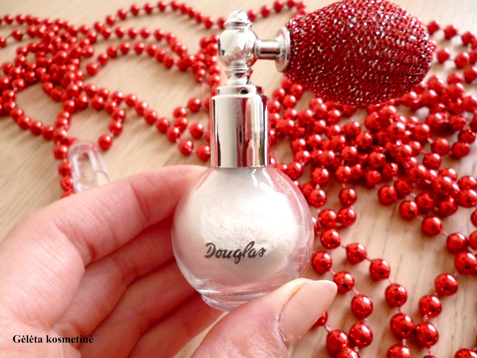 DOUGLAS Loose Glitter Powder blizgi purškiama pudra veidui, kūnui ir