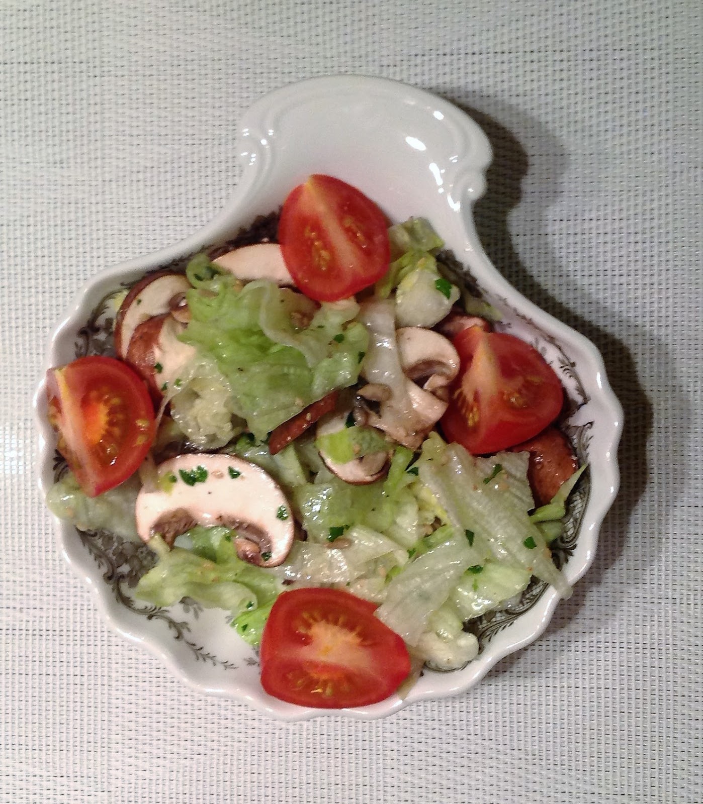 Wessels low carb Welt: Eisbergsalat mit Champignons