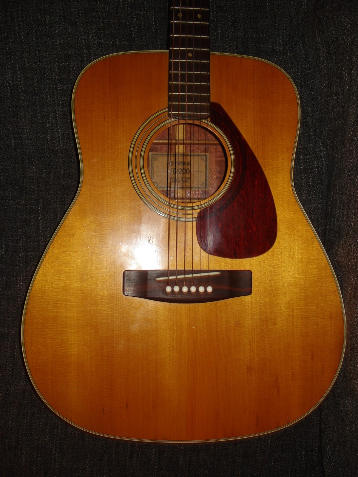 socal-gear-museum-1974-yamaha-fg-200-acoustic-guitar