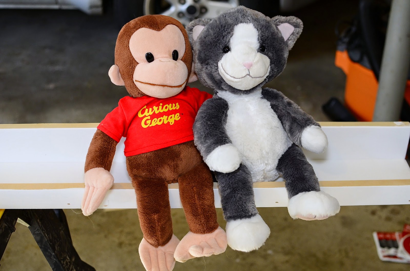 Jane of all Trades: DIY Stuffed Animal Shelf