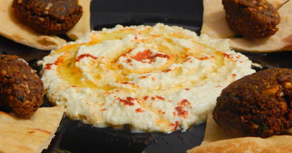 World Cuisine (Mediterranean) : Pita Bread with Hummus and Falafel