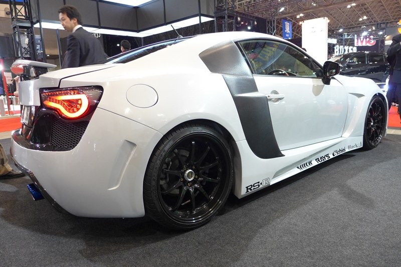 Toyota 86 OR Audi R8 ? | NewsAutomagz