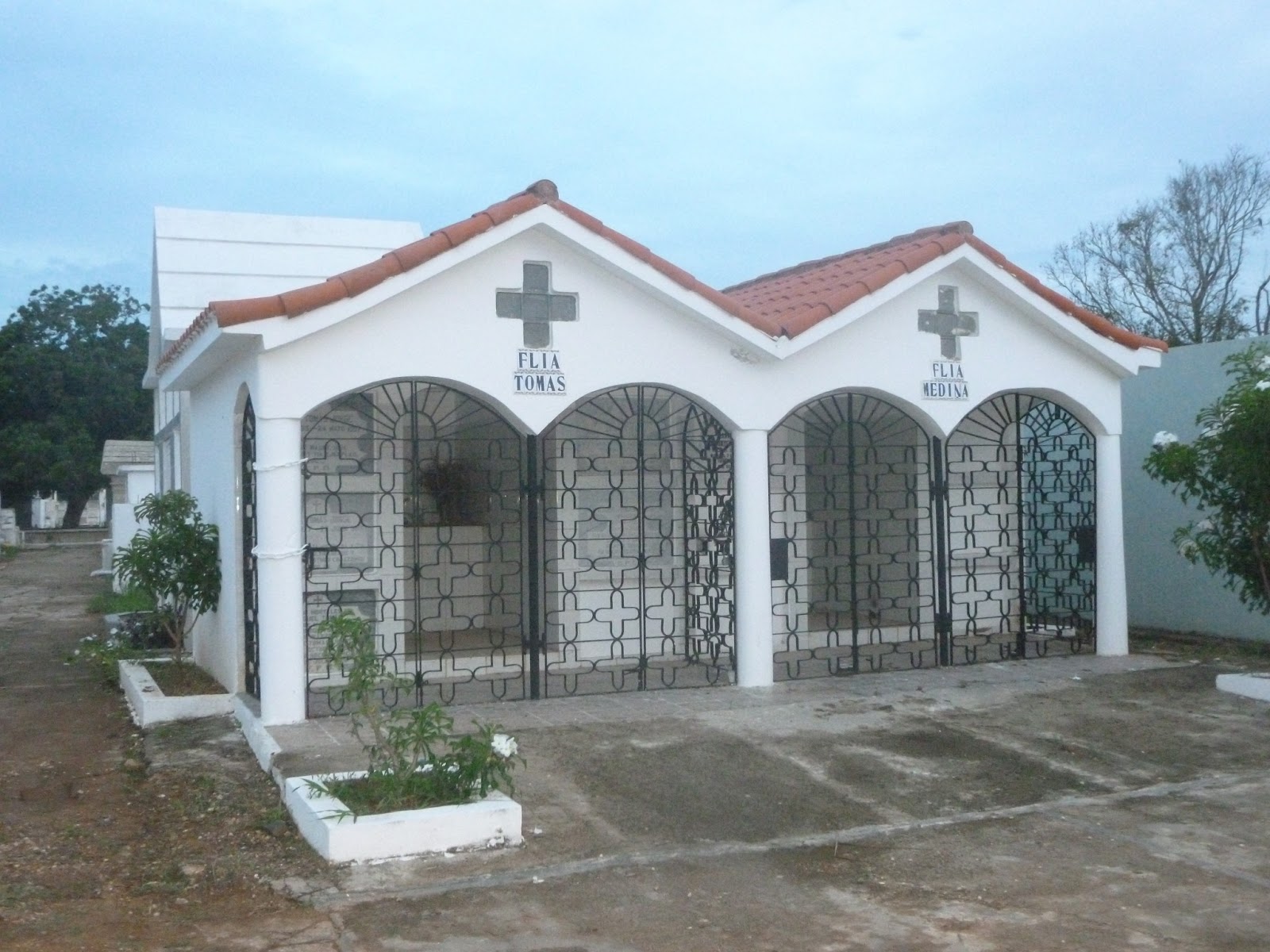 MILENIO CALIENTE NUEVOS DISEÑOS DE TUMBAS EN SPM.