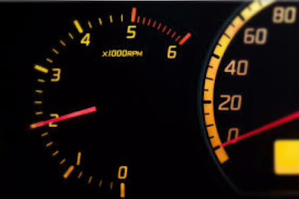 Cara Mengatasi RPM Mobil Tinggi, (Penyebab + Solusinya!!)