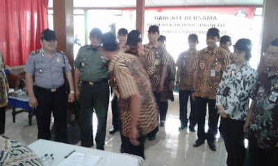 BUPATI SRAGEN TILIK KEMBANG DESA DI WIL.  KORAMIL 01/SRAGEN
