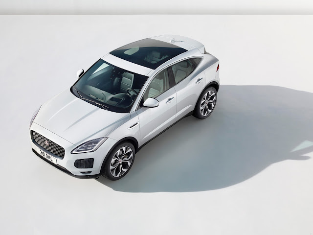 The Jaguar E-PACE could be with a panoramic roof. The E-PACE has other three roof options.