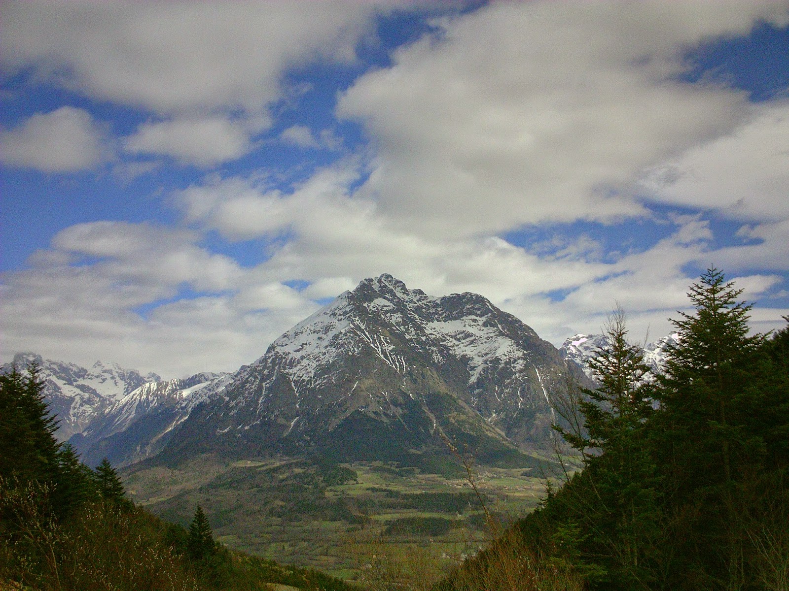 Montagnes en Couleurs Le chapeau de l