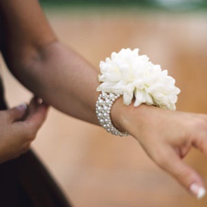  resource: 18 Alternatives to Bridesmaids Carrying Floral Bouquets