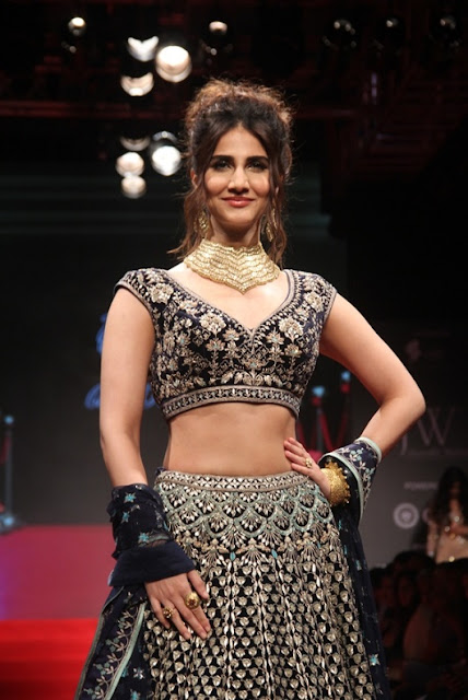 KRITI SANON, BHUMI PEDNEKAR, VAANI KAPOOR YAMI GAUTAM, DIA MIRZA, SHAMITA SHETTY AS SHOWSTOPPERS @IIJW2017 KRITI SANON, BHUMI PEDNEKAR, VAANI KAPOOR YAMI GAUTAM, DIA MIRZA, SHAMITA SHETTY AS SHOWSTOPPERS @IIJW2017