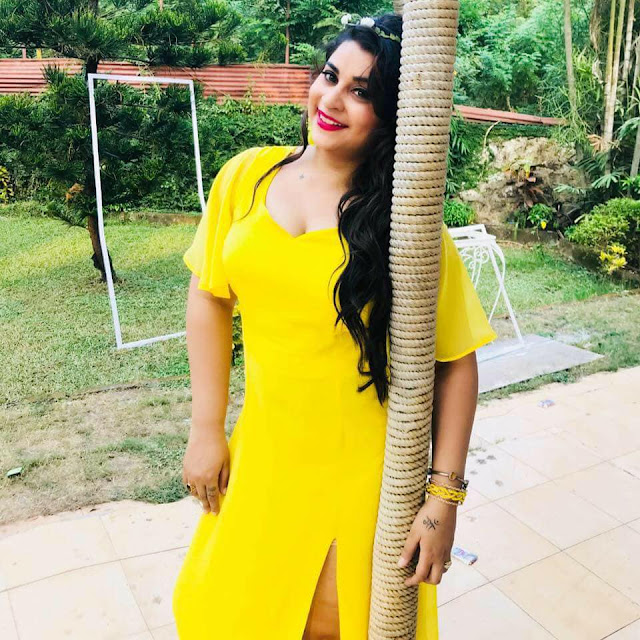 Anara Gupta 2019 HD Wallpaper backless dress