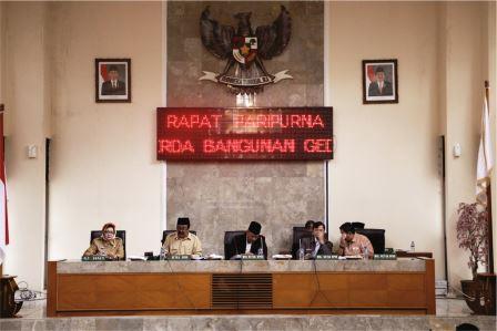 Penyampaian Jawaban Eksekutif Atas Pemandangan Umum Fraksi-fraksi Terhadap KUA,PPAS TA 2017 Penyampaian Jawaban Eksekutif Atas Pemandangan Umum Fraksi-fraksi Terhadap KUA,PPAS TA 2017