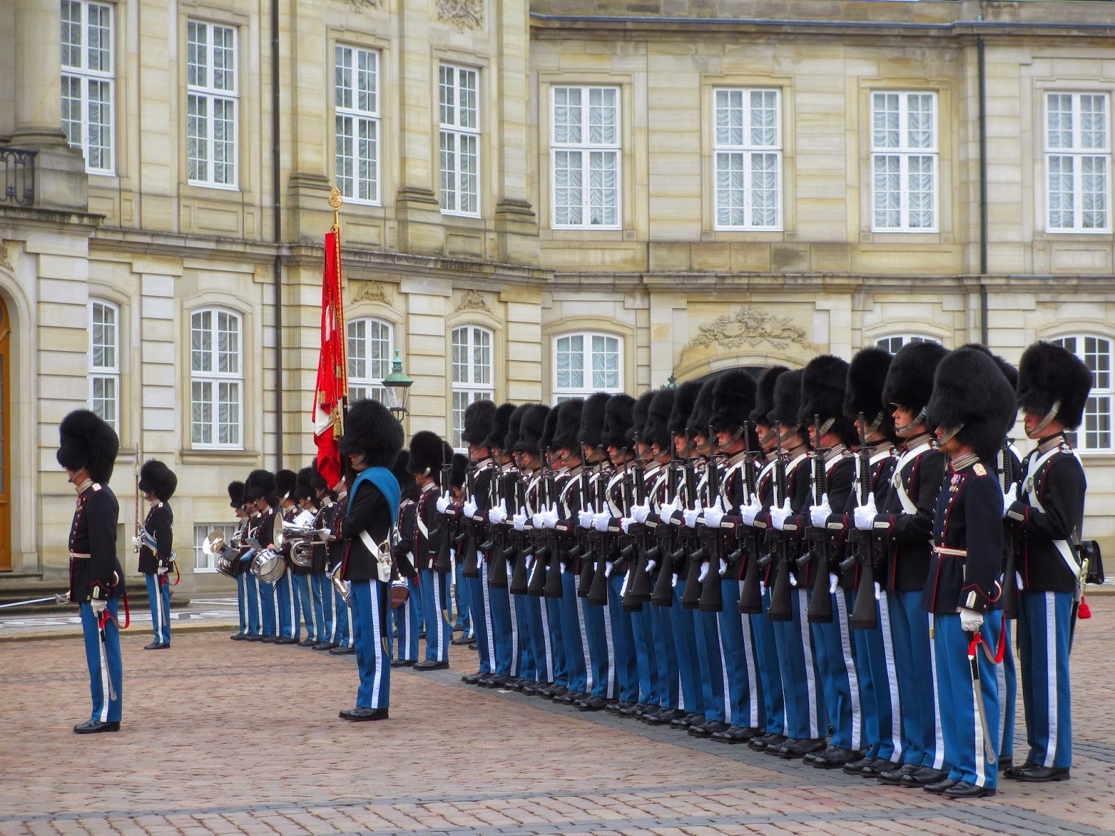 Palácio de AMALIENBORG, os soldadinhos de chumbo de Copenhaga | Dinamarca