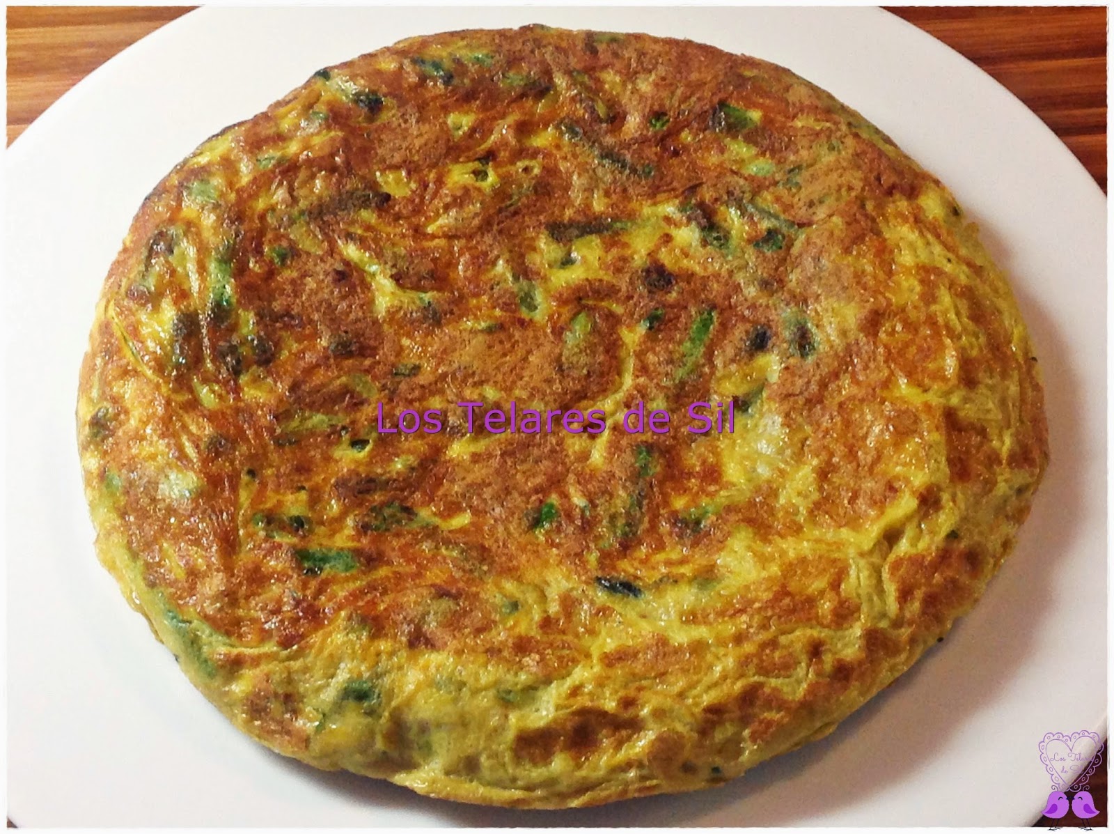 TORTILLA DE ESPÁRRAGOS, NUECES Y GAMBAS TORTILLA DE ESPÁRRAGOS, NUECES Y GAMBAS