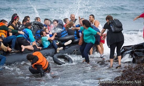 Refugiados musulmanes en el Mar Egeo rumbo a Europa