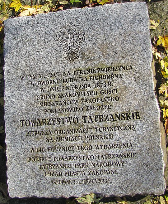 Tablica upamiętniająca utworzenie Towarzystwa Tatrzańskiego. Tablica upamiętniająca utworzenie Towarzystwa Tatrzańskiego.