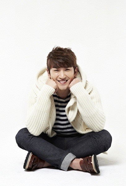 Lee Minwoo joins fellow members Shin Hyesung & Kim Dongwan at Liveworks