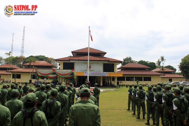 Gelar Pasukan Linmas Jelang Pilkada Lampung Barat