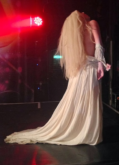 ABDULKARIM MUSA'S BLOG: 18+ Lady Gaga performs completely 'naked' at