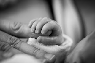 Eltern wollen instiktiv den Bedürfnissen der Kinder gerecht werden - aber nicht jedem Wunsch Eine sichere Eltern-Kind-Beziehung aufbauen, was heißt das eigentlich?