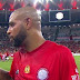 Após perder gol feito, Adriano recusa camisa do 'Inacreditável Futebol Clube' da Globo