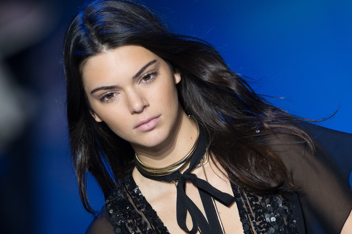 Kendall Jenner wowed on the catwalk... [photos] - Athens Times