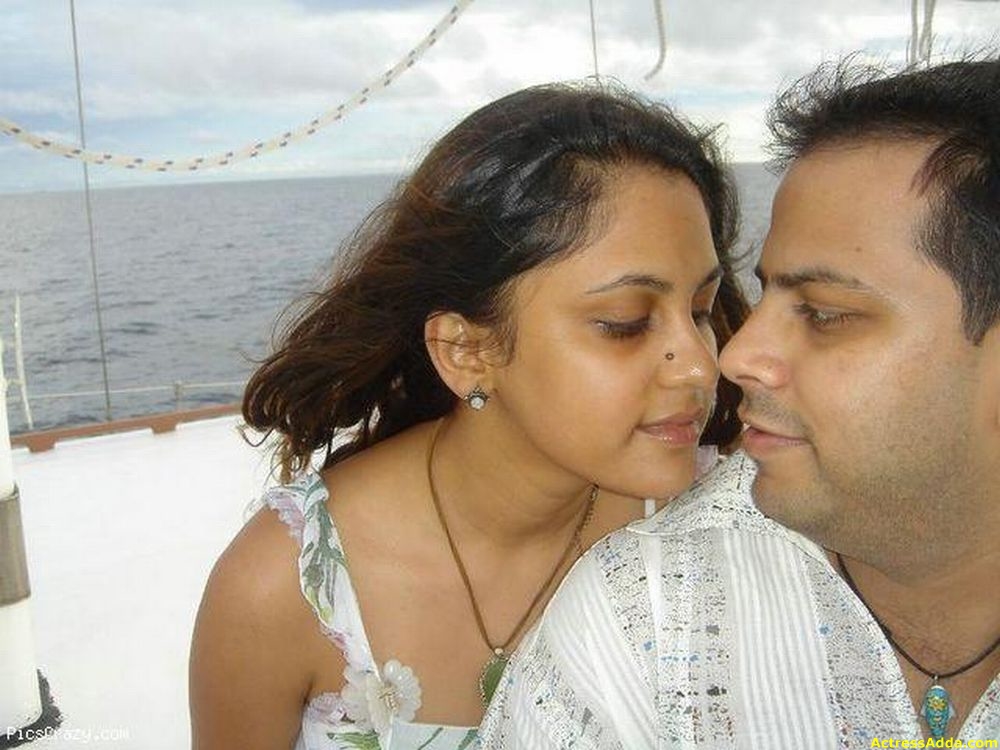 Hot Mallu Desi Indian Aunty Sms Chat Phones Number Newly Maried Couple Honeymoon Trip On Cruise